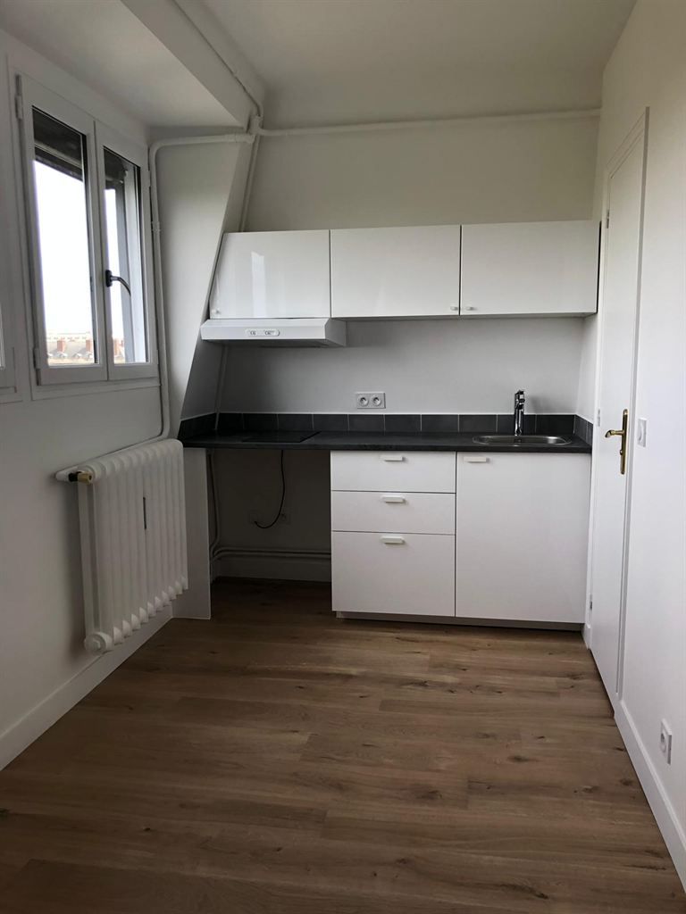 studio en location à PARIS (75007)