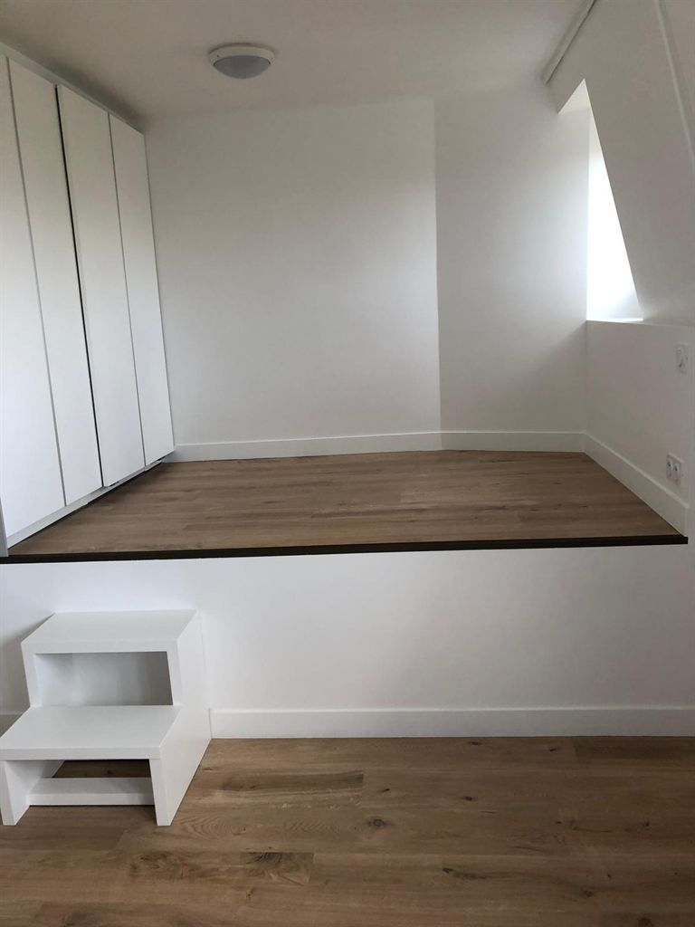 studio en location à PARIS (75007)