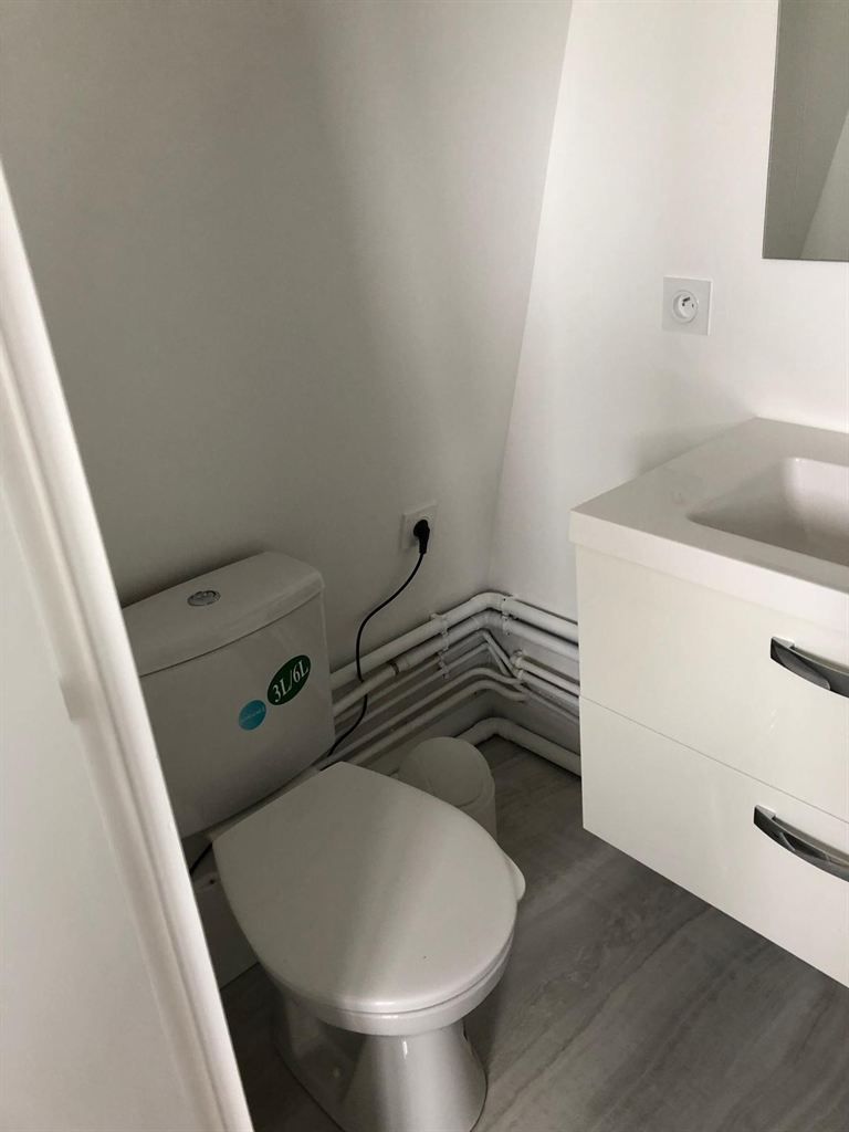 studio en location à PARIS (75007)