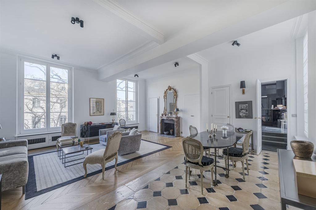 appartement 4 pièces en location à PARIS (75007)