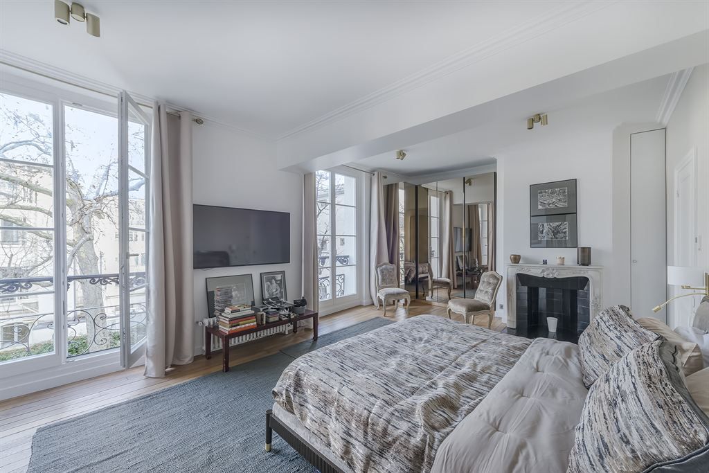 appartement 4 pièces en location à PARIS (75007)