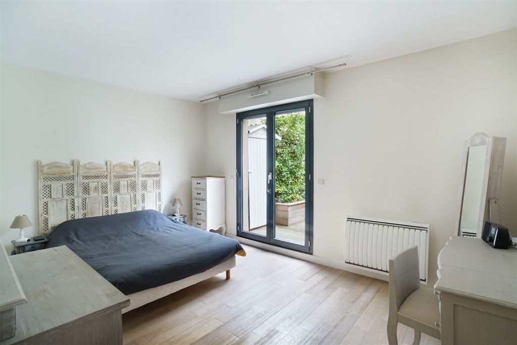 apartment 5 rooms for sale , PARIS (75010)