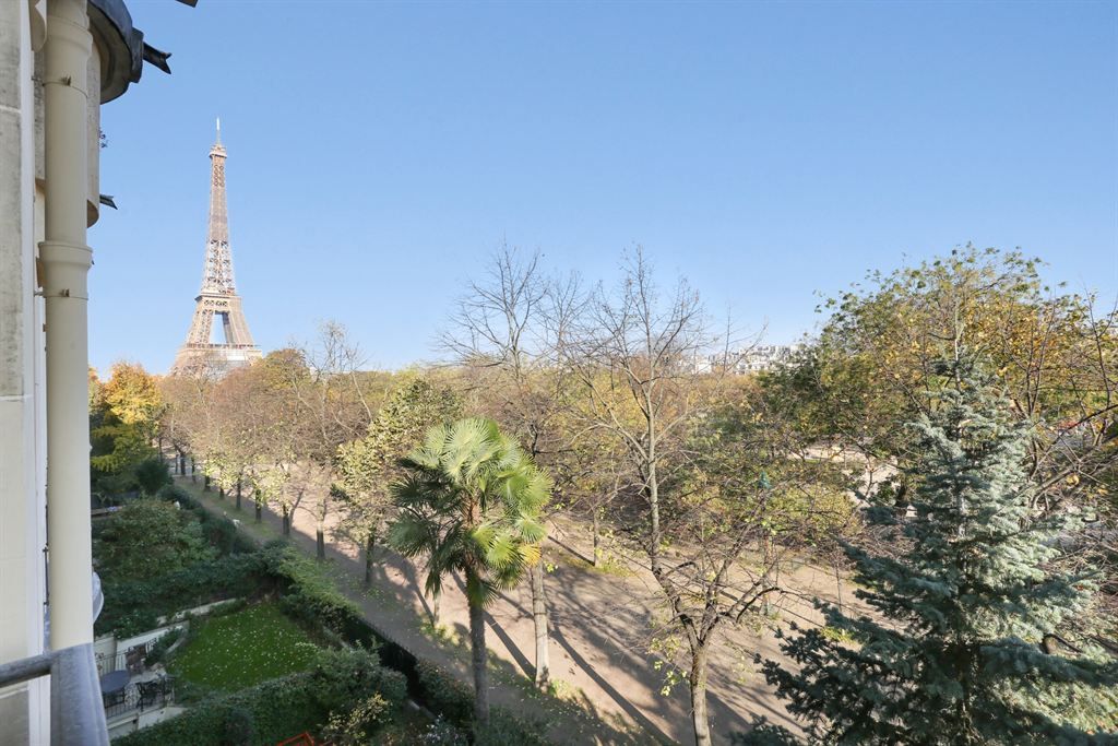 appartement 8 pièces en location à PARIS (75007)