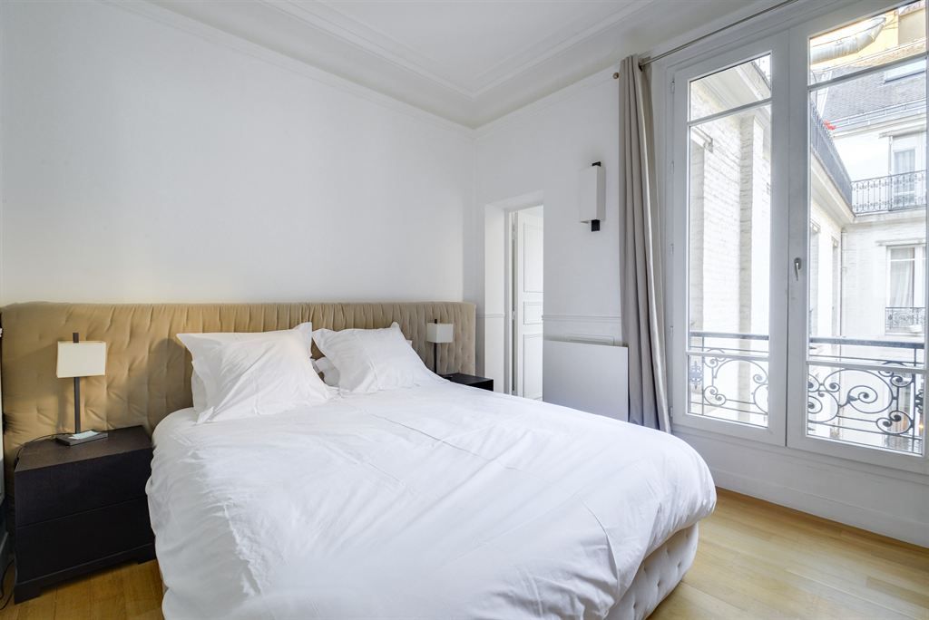 apartment 2 rooms for sale , PARIS (75008)